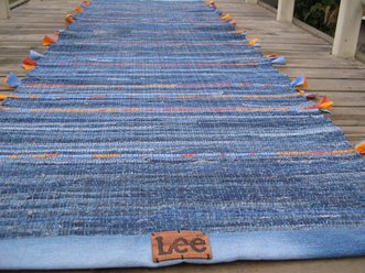 handvävd matta av gamla jeans, återbruk